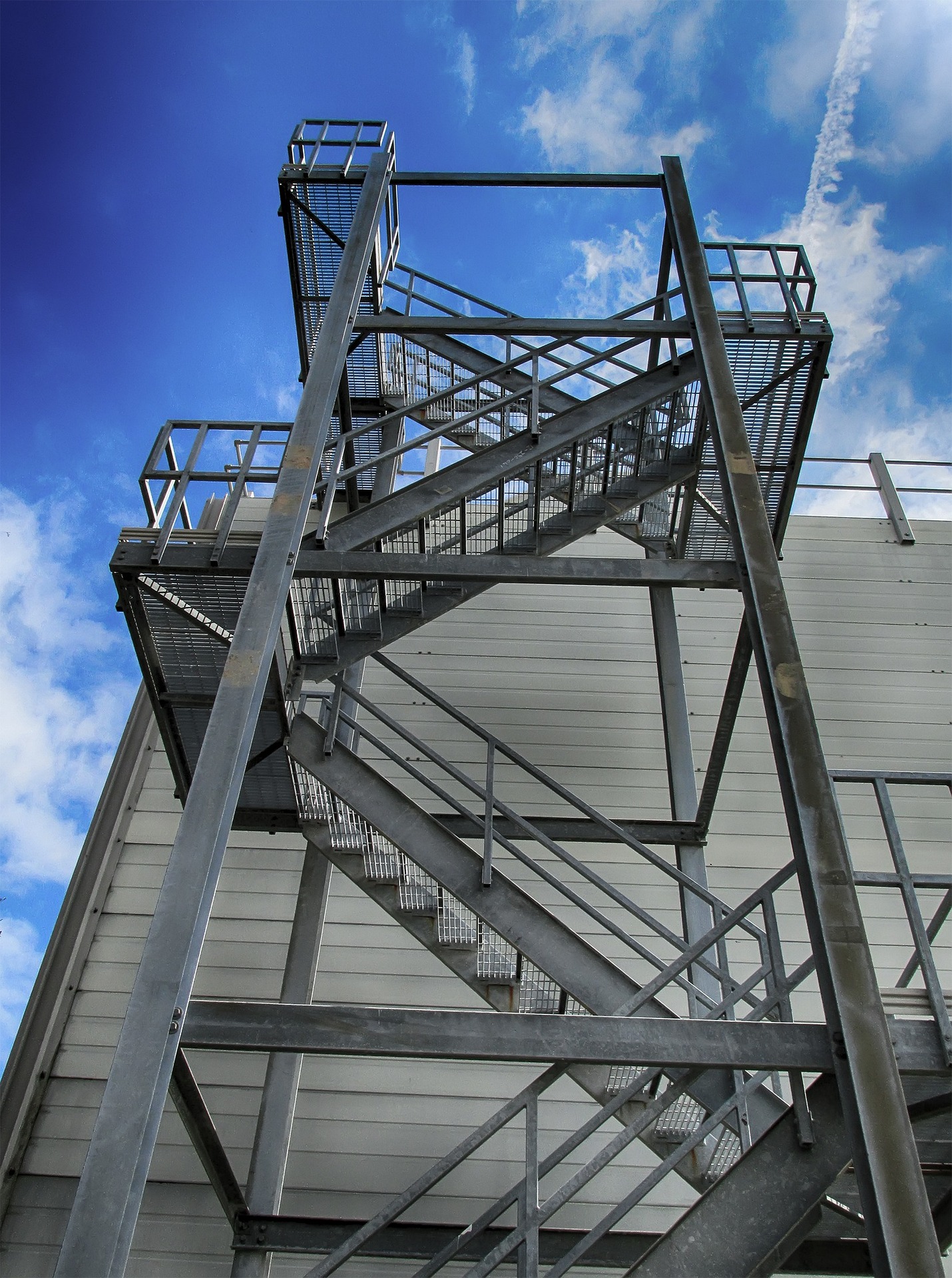 Steel Structures: Dynamic Response + Vibrations